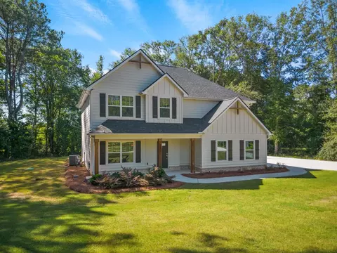 949 Earl N, Newnan, GA 30263