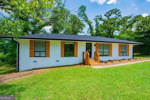 10 Mitchell St, Newnan, GA 30263