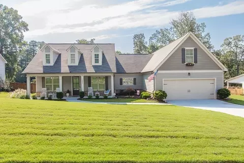 1832 Hidden Creek Dr, Hoschton, GA 30548