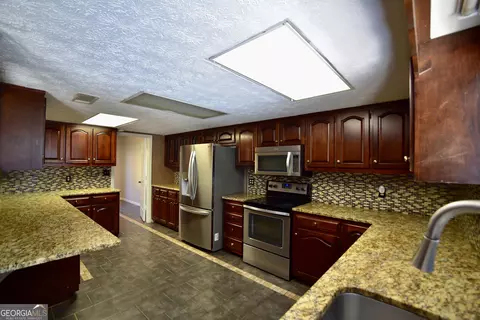 411 Camelot Dr, Lagrange, GA 30241 photo 8