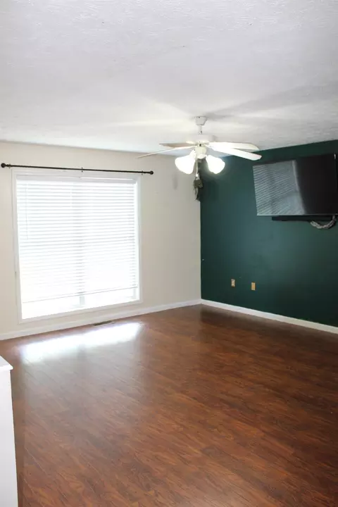 421 Hampton Green Dr, Lagrange, GA 30240 photo 3