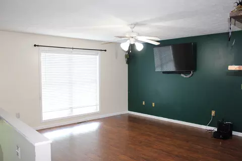 421 Hampton Green Dr, Lagrange, GA 30240 photo 2