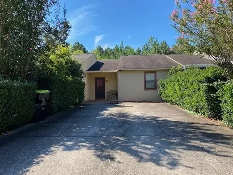 212 Northlake Dr, Warner Robins, GA 31093