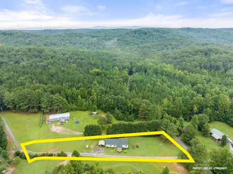 38 Lotus Dr, Toccoa, GA 30577 photo 2
