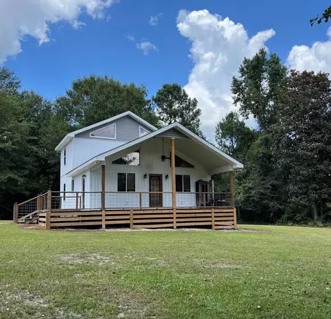 714 Old Mcleod Bridge Rd, Adrian, GA 31002