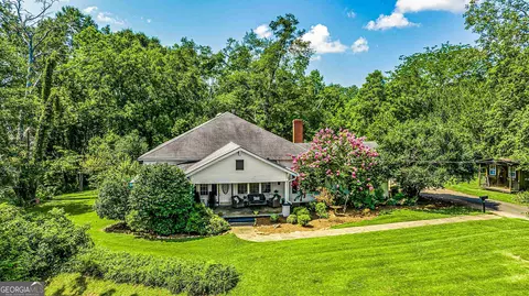 35 Holmes Ave, Wedowee, AL 36278