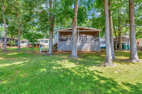 1214 Tugaloo Heights Cir, Fair Play, SC 29643