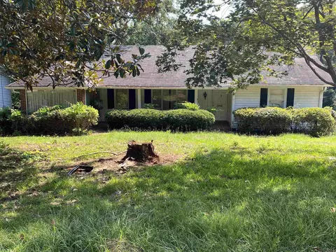 525 Rogers Dr, Macon, GA 31204