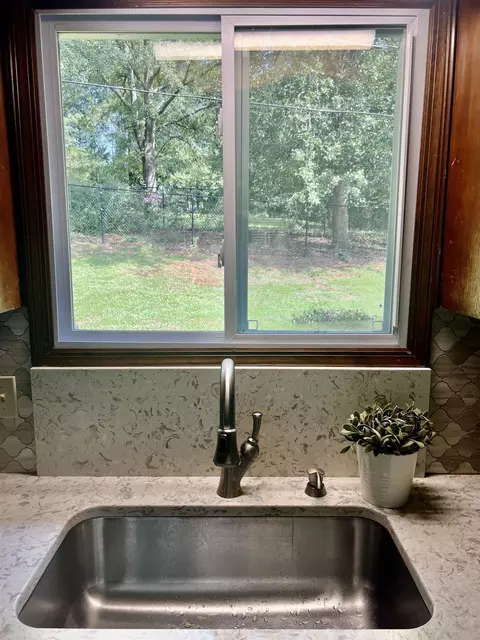 203 Lake Forest Dr, Lagrange, GA 30240 photo 3