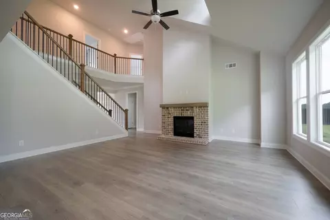 Living - 868 Smith Mill Rd #9, Winder, GA 30680 photo 3 of 4