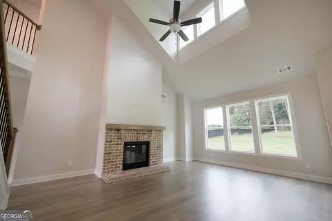 Living - 868 Smith Mill Rd #9, Winder, GA 30680 photo 2 of 4