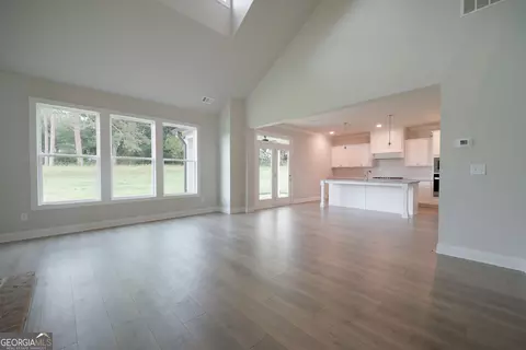 Living - 868 Smith Mill Rd #9, Winder, GA 30680 photo 1 of 4