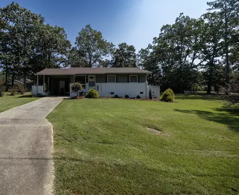 106 Oakland St, Hartwell, GA 30643