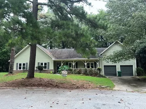 5198 Avanti Ct, Stone Mountain, GA 30088