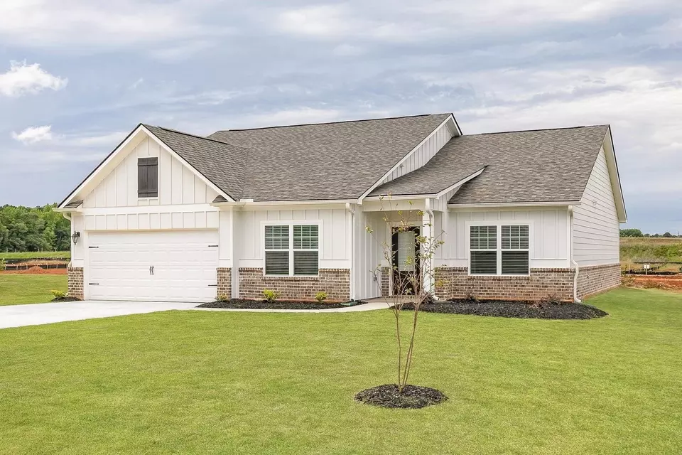  351 Oliver Dr, Locust Grove, GA 30248 photo 2