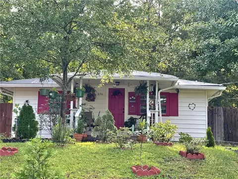 656 Pine Grove Ave, Grayson, GA 30017