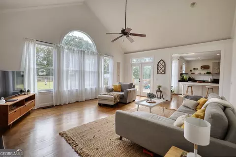1041 Devon Dr, Madison, GA 30650 photo 5