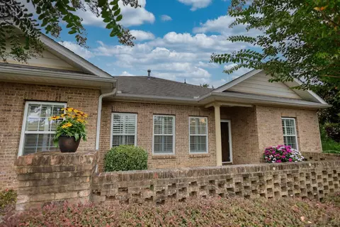 127 Villa Park Cir, Stone Mountain, GA 30087