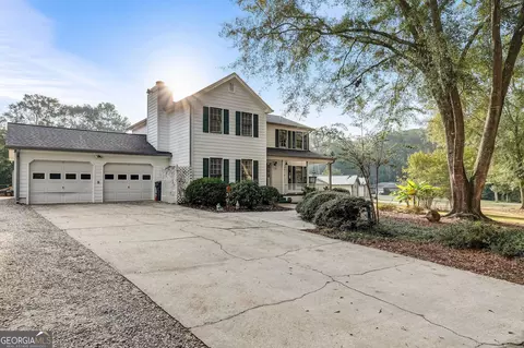 125 Country Squire Dr, Fayetteville, GA 30215