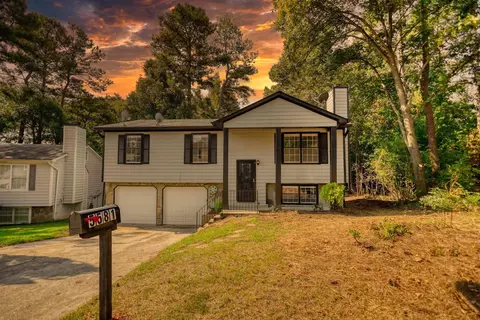 5581 Emerald Gln, Stone Mountain, GA 30088