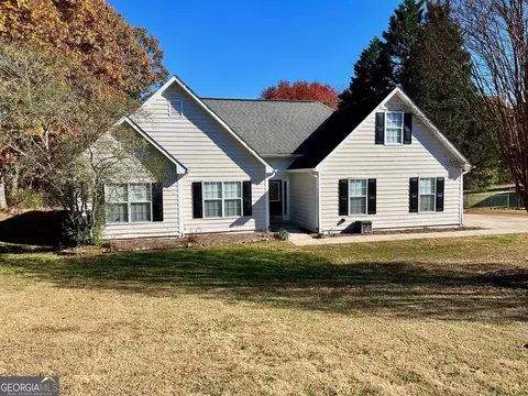 324 Briarwood Dr, Winder, GA 30680