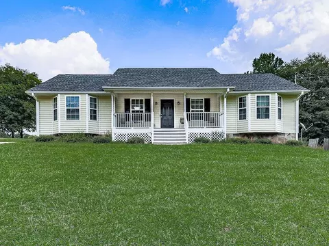 304 Melanie Ct, Bowdon, GA 30108