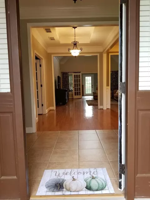 9227 Golfview Cir, Covington, GA 30014 photo 3