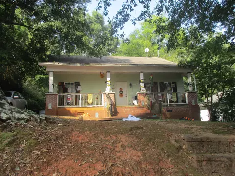 111 W Washington St, Newnan, GA 30263
