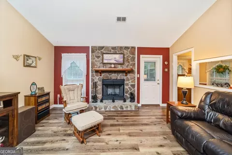 147 Greenbriar Trl, Lagrange, GA 30241 photo 3