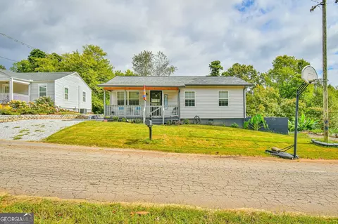 2532 W Dennis Dr, Gainesville, GA 30507