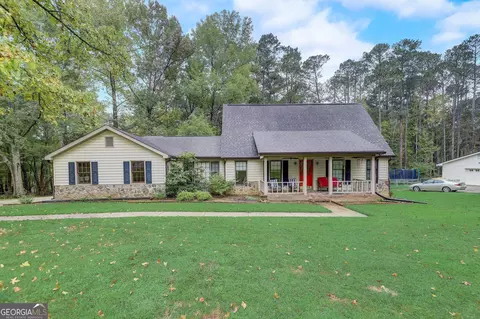 200 Willow Lake Ln, Sharpsburg, GA 30277
