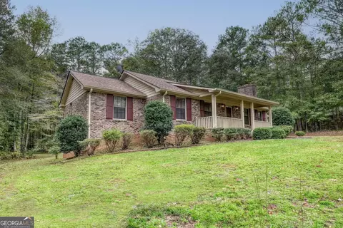 250 E Plantation Dr, Sharpsburg, GA 30277