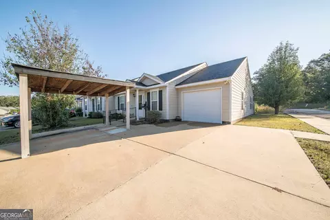102 Lenox Cir, Lagrange, GA 30241