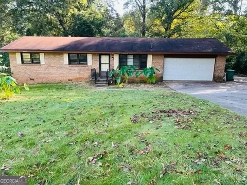 477 Stonewood Dr, Stone Mountain, GA 30087