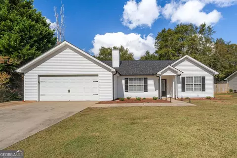 19 Canterbury Dr, Grantville, GA 30220