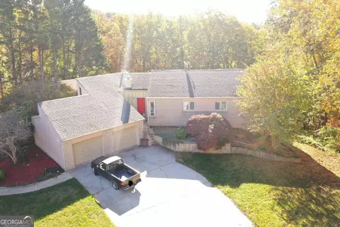 947 Chenocetah Dr, Cornelia, GA 30531 photo 2