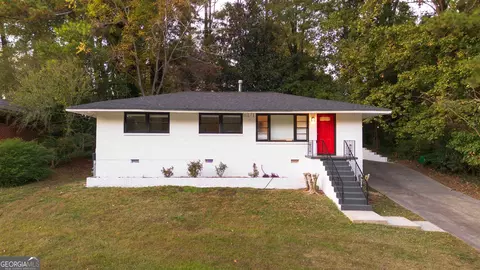 680 Valleyview Dr, Forest Park, GA 30297