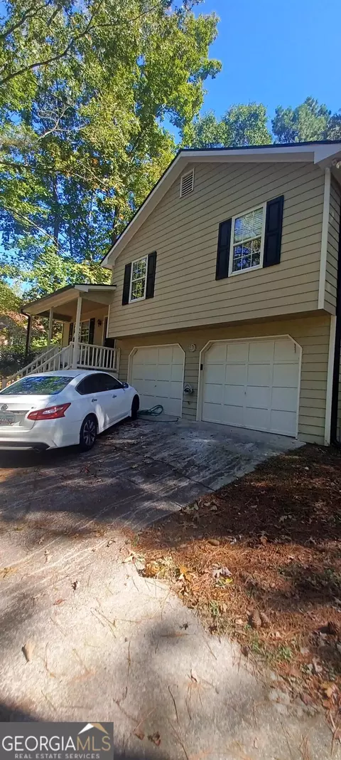 555 Browning Cir, Acworth, GA 30101