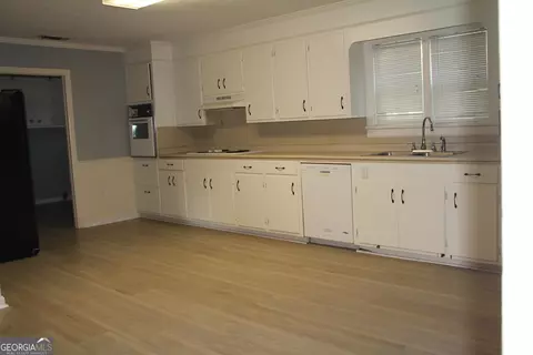 210 W Smith St, Claxton, GA 30417 photo 4