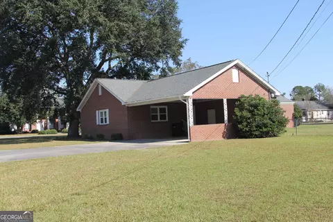 210 W Smith St, Claxton, GA 30417 photo 2
