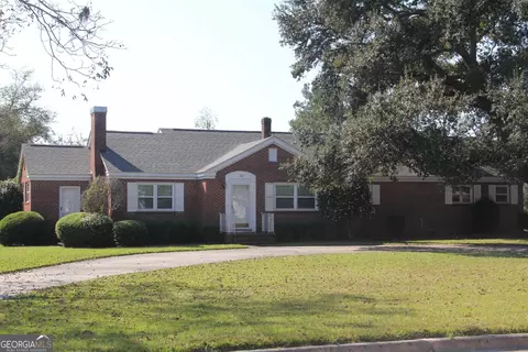 210 W Smith St, Claxton, GA 30417
