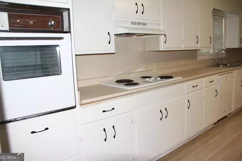 210 W Smith St, Claxton, GA 30417 photo 5