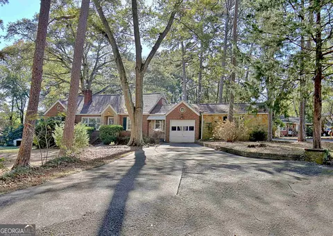 181 Fairview Dr, Fairburn, GA 30213
