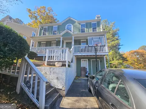 557 Crestridge Ct, Stone Mountain, GA 30083