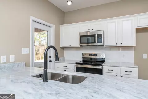 125 Red Tail Cir, Byron, GA 31008 photo 11