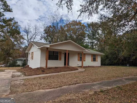 506 Avenue Ave E, West Point, GA 31833