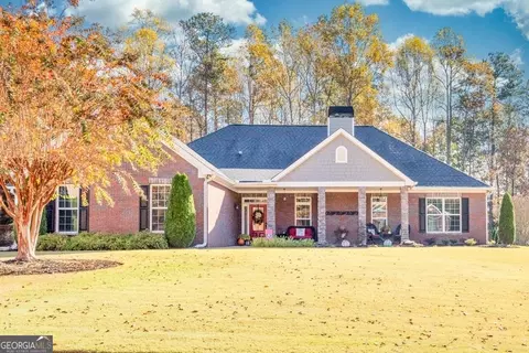 124 Montvale Dr, Hoschton, GA 30548