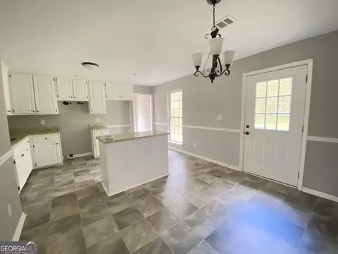 696 Rock Mills Rd, Lagrange, GA 30240 photo 3