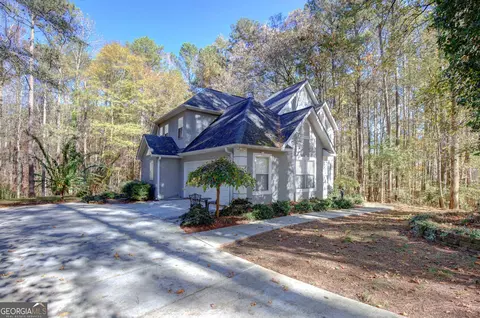 35 Racines Cir, Sharpsburg, GA 30277
