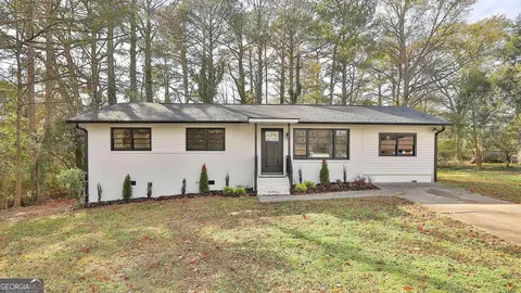 31 Cherokee St, Newnan, GA 30263
